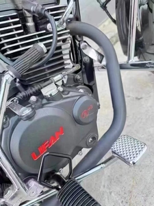 Motocyclette en acier argenté de 150 cm³ - <span class=keywords><strong>une</strong></span> <span class=keywords><strong>petite</strong></span> <span class=keywords><strong>moto</strong></span> facile à manier. - Product Image 6
