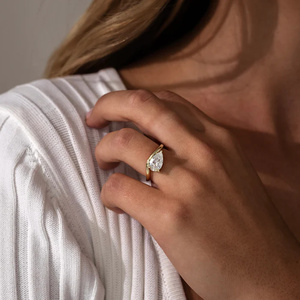 Groothandel Bulk Originele Zilveren <span class=keywords><strong>925</strong></span> Verloving Vergulde Gebogen Solitaire Peer Ring