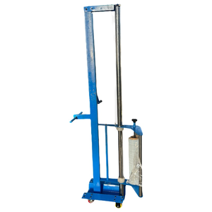 Machine d'emballage verticale manuelle Yunqingtech pour palettes, type poussoir, pour cartons, boîtes en bois et caisses métalliques, avec film étirable - Product Image 1
