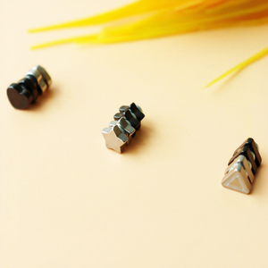 Boucles d'oreilles à clip en forme d'étoile géométrique, en alliage de zinc, clips magnétiques pour hommes et femmes, bijoux de mode sans perçage - Product Image 3