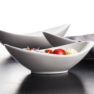 Vajilla de cerámica blanca Simple de alta calidad, vajilla de porcelana para ensalada, <span class=keywords><strong>tapas</strong></span>, plato de aperitivos, ensaladera en forma de barco ovalado Irregular - Product Image 5