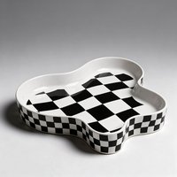 Plateau de rangement en céramique irrégulier à motif damier noir et blanc, forme ondulée, pour service décoratif, collations et hôtels, vente en gros, faible MOQ