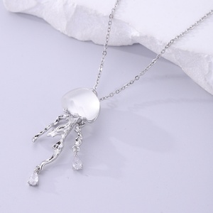 Collar de Medusas para Mujer, Colgante de Medusa Oceánica, Joyería de Moda con Medusas, Regalos para Ella en el Día de San Valentín y el Día de la Madre - Product Image 1