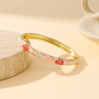 Gelang Cloisonne Bunga Plum Berlapis Emas dari Paduan Seng, Dilapisi Elektroplating Multiwarna, Enamel Bunga Pastel Macaron, Berengsel Pegas