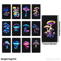Vente en gros Nouveau Boîte à cigarettes en plastique étanche avec logo champignon lumineux imprimé en noir à 5 tubes Accessoires pour boutique de fumeurs