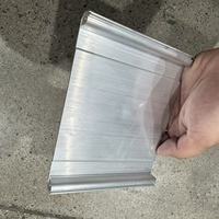 Boîtier d'amplificateur en aluminium usiné CNC avec dissipateur thermique intégré