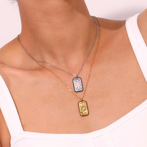 Collar de Acero Inoxidable Chapado en Oro de 18K Estilo Europeo Americano, Collar de Acero de Titanio con Forma de Mariposa para Mujer, Estilo Único y Personalizado - Product Image 4