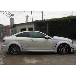 W204 C63 2007-2014 汽车改装升级黑系列车身套件前保险杠后保险杠侧裙挡泥板适用于奔驰C级 - Product Image 5