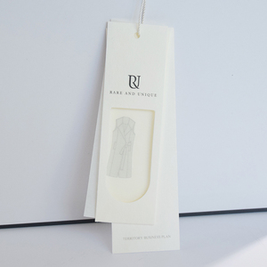 โรงงานขายส่งที่กําหนดเองเสื้อผ้าหรูหรา Hang Tag Die Cut เสื้อผ้าแท็กเสื้อผ้านามบัตรโลโก้แบรนด์ที่กําหนดเองราคา - Product Image 3