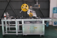 Machine d'étiquetage autocollante à grande vitesse pour l'étiquetage automatique des sachets vides, des étiquettes et des produits plats