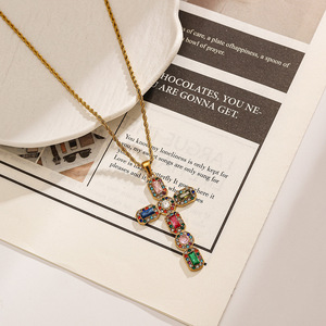 Collier avec pendentif croix plaqué or 18 carats, pierres colorées, style européen, réglable, bijoux cadeau - Product Image 1