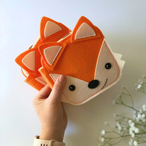 Livre sensoriel Montessori personnalisé pour bébé, <span class=keywords><strong>premier</strong></span> livre sensoriel, adorable renard, mini livre en <span class=keywords><strong>feutre</strong></span> silencieux pour bébé de 6 mois - Product Image 1