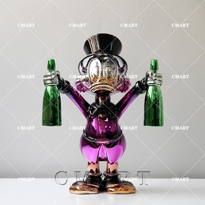 Statue MCduck chromée or, Dagobert Duck avec deux bouteilles, sculpture Pop Art, Alec <span class=keywords><strong>Monopoly</strong></span>, MCduck tenant <span class=keywords><strong>des</strong></span> sacs d'argent - Product Image 5
