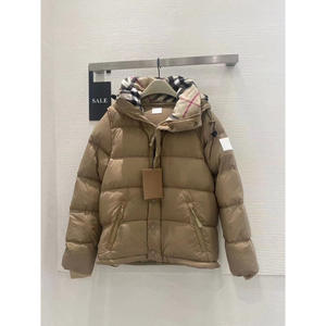 Chaqueta de Plumón de Invierno Original de Alta Gama Burb con Capucha, Mangas Desmontables, Cortavientos, Antipelusas y Acolchada con Cremallera - Product Image 2