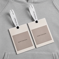 Etiquettes volantes anti-effraction personnalisées en gros Etiquettes en papier imprimé blanc pour vêtements, sacs, chaussures en stock Design universel de balançoire