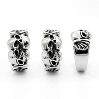 Bague large personnalisée ODM vintage en acier inoxydable argenté antique avec crâne évidé, style punk gothique pour homme