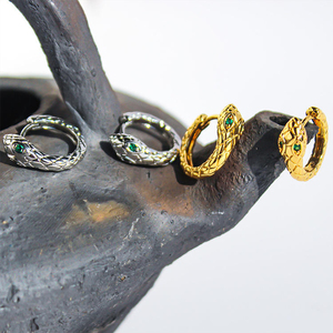 Niche boucles d'oreilles serpent personnalité unique yeux zircon vert boucle d'oreille en forme de serpent zodiaque année des boucles d'oreilles serpent - Product Image 1