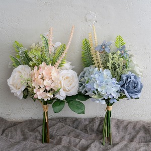 Bouquet de roses artificielles Gavin, fleurs en plastique, décoration de mariage à tenir en main CF01334A - Product Image 1