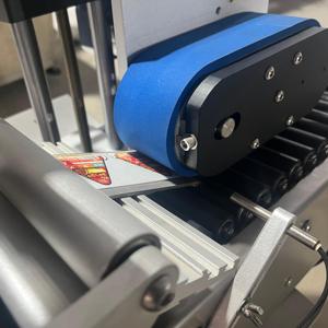 Machine d'étiquetage automatique à plat de haute précision pour sacs, pochettes, cartons, boîtes cosmétiques et boîtes d'expédition – Étiquetage supérieur - Product Image 6