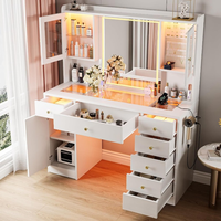 Commode de chambre contemporaine en bois laqué blanc, écologique, durable, haut de gamme, avec miroir sur pied à LED et bureau de maquillage de luxe