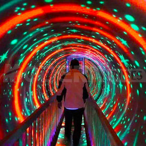 Labirinto a Specchio <span class=keywords><strong>Tunnel</strong></span> del Tempo Moderno con Luci LED Attrezzatura per Parco Giochi al Coperto Certificata CE Capacità 500kg per Centri Commerciali - Product Image 1