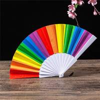 Éventail pliant arc-en-ciel personnalisé de 7 pouces, inspiré du style moderne et minimaliste, fait main en PP, idéal pour la Journée de la fierté, la danse ou comme accessoire photo de groupe