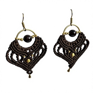 Boucles d'oreilles pendantes en macramé vintage marron et argentées faites à la main, unisexe, vente en gros - Product Image 1