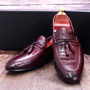 รองเท้าปาร์ตี้สีดำทนทานพร้อมพู่ตกแต่งทำมือ รองเท้าลำลองผู้ชาย หนังวัวคุณภาพสูง รองเท้าหนังผู้ชายแบบทางการและรองเท้าอ็อกซ์ฟอร์ด - Product Image 1