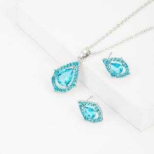 <span class=keywords><strong>ชุด</strong></span>เครื่องประดับสร้อยคอและต่างหูทรงหยดน้ำประดับเพชรซิคอนสไตล์เกาหลี เหมาะสำหรับงานแต่งงาน ของขวัญ งานปาร์ตี้ และสวม<span class=keywords><strong>ใส่</strong></span>ในชีวิตประจำวัน - Product Image 5