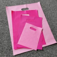 Sacs en plastique personnalisés avec logo imprimé pour boutiques de vêtements, poignée découpée, de Guangzhou