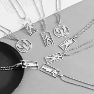Collier pendentif football très populaire, maillot <span class=keywords><strong>de</strong></span> foot champion, collier en acier titane, cadeau souvenir pour les fans - Product Image 1