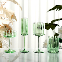 Klares Hellrosa Blau Flieder Mintgrün Türkis Bernstein Geripptes Farbiges Weinglas, Vertikal Gestreifter Champagnerkelch Coupe-Glas