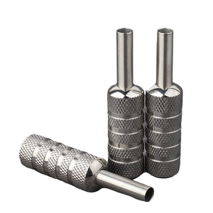Empuñadura de Cartucho de Tatuaje Delgada de Acero Inoxidable de 16 mm, Empuñadura Antideslizante con Diseño Moleteado para Uso Profesional en Estudios de Tatuaje - Product Image 1