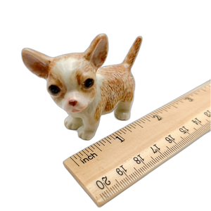 Estatuilla de cerámica para cachorros de <span class=keywords><strong>Chihuahua</strong></span> blanco y marrón, regalo para coleccionistas de figuras de animales amantes de los perros - Product Image 2