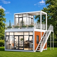 Maison conteneur démontable à panneaux en bois orange, double niveau, avec canapé, bibliothèque et espace de lecture pour studio de loisirs ou bureau