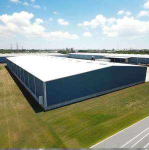 Almacén de Estructura de Acero Prefabricado Aislado con Paredes de Panel Sándwich Ignífugas para Almacenamiento en Frío y Uso Industrial - Product Image 3