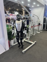 Robot de marche bipède grue humanoïde assistance debout prévention des chutes machine de déplacement grue mobile silencieuse intelligente