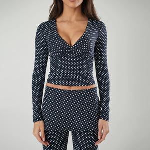 2026 prodotto di tendenza profondo scollo a v a maniche lunghe con stampa attillata top corti eleganti camicetta e camicia da <span class=keywords><strong>donna</strong></span> - Product Image 2