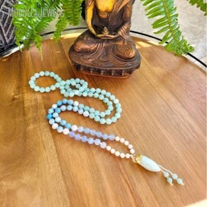 MN44300 Collana Mala con 108 Perle di Amazzonite Naturale, Gioiello Artigianale per Meditazione e Ritiri - Product Image 1