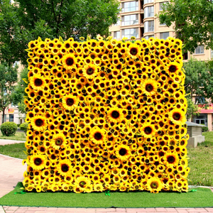 Mur floral artificiel jaune vif avec des fleurs de tournesol épanouies pour la décoration de scènes extérieures rustiques - Product Image 1