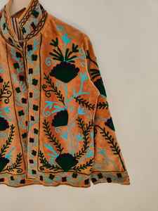 Chaqueta Bomber de Manga Corta Reversible Bordada Suzani de Terciopelo Hecha a Mano, Ecológica, para Mujer, Estilo Bohemio, Étnico, Arte Popular de Invierno - Product Image 4