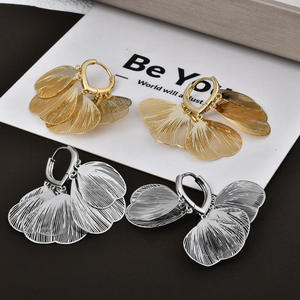 Nouvelles Boucles d'Oreilles en Métal Texturé en Forme de Fleur, Design Tendance, Vente en Gros, Agent d'Achat Chine - Product Image 1