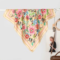 Foulard carré en soie 70 cm personnalisé motif Paisley en terre cuite pour femme, décoration de cou aux tons terreux chauds avec pompons