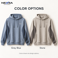Sweat à capuche personnalisé en polycoton bleu poussière avec panneaux contrastants, poche latérale zippée et motif graphique, style décontracté, sportif et streetwear