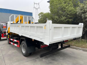 Camion léger FAW 4x2 avec grue à bras articulé pliable, petit camion de livraison de marchandises à plateau basculant - Product Image 4