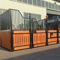 Box de chevaux robustes galvanisés à chaud avec panneau de remplissage en bambou de 20-38 mm, box équestres préfabriquées portables pour ferme