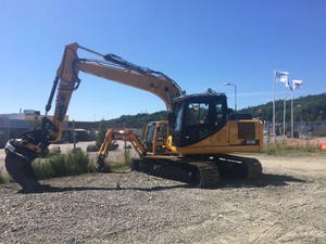 2025 CLG922F Excavadora de cubo de 22 toneladas 0.9cbm con martillo y Destripador en Camboya - Product Image 4