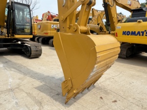รถขุดตีนตะขาบไฮดรอลิกมือสอง Caterpillar 3232024 รุ่นปี 2024 ขนาด 20 ตัน ปั๊ม Kawasaki 123 กิโลวัตต์ (165 แรงม้า) ความจุบุ้งกี๋ 1.0 ลูกบาศก์เมตร - Product Image 4