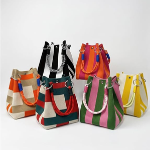 Bolso de cubo de punto a rayas para mujer, portátil, de viaje, de ganchillo, para compras, con asa de cuerda personalizada, bolso tote de punto. - Product Image 1