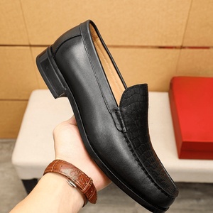 Mocassini da Uomo di Alta Qualità, in Pelle Bovina Goffrata con Motivo Coccodrillo, Superficie in Pelle Durevole e di Facile Manutenzione, Ferragamo - Product Image 5